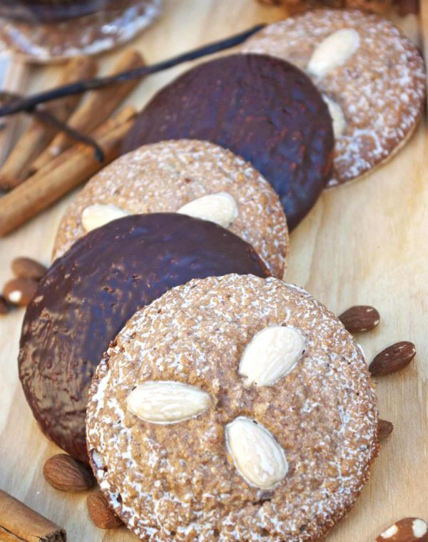Elisenlebkuchen mit Schokolade und Zuckerglasur 5 Stück