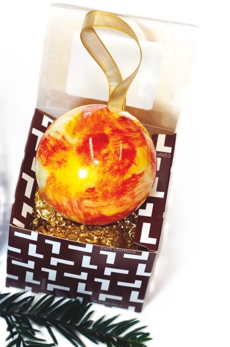 Schokoladenkugel mit Goldverzierung