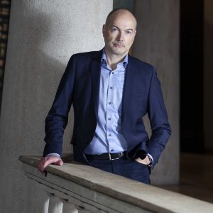 SALON LUITPOLD | Im Herzen der Macht - Ein archäologischer Krimi über die wahren Ursprünge Deutschlands | Mit Kai Michel und Moritz Schuffel | 02.12.2026 19 Uhr